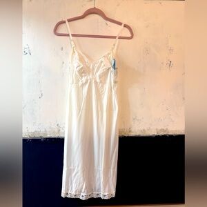 NWT Vintage 70s Kayser Crepeset Slip sz Small Or Medium 34